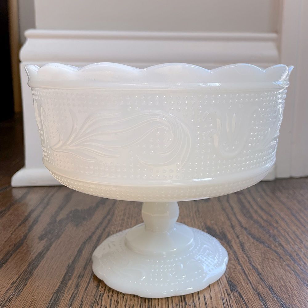 Vtg E.O BRODY M6000 PEDESTAL MILK GLASS COMPOTE